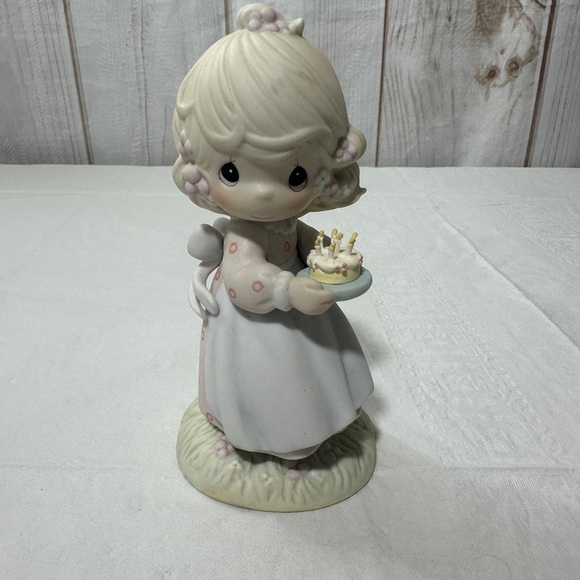 Precious Moment’s figurine titled “May Your Birthday Be A Blessing” from 1990 - Picture 1 of 8